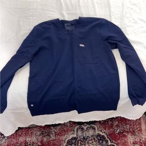 men’s figs long sleeve scrub top navy size m